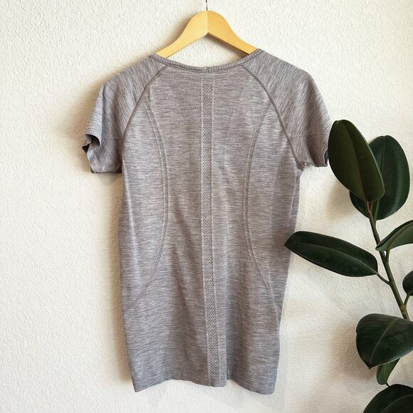 Lululemon Swiftly Tech Short Sleeve V-Neck Tee Shirt Size 10 Gray Athleisure Gym - Picture 3 of 7